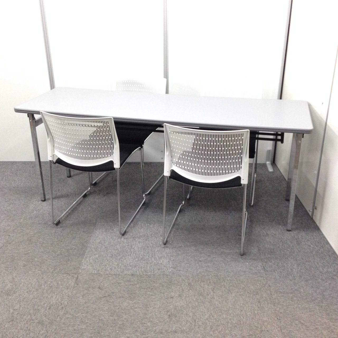 【人気が高い折り畳みテーブルとスタッキングチェアセット商品！】セット価格！
                        その他シリーズ
                                    中古
            