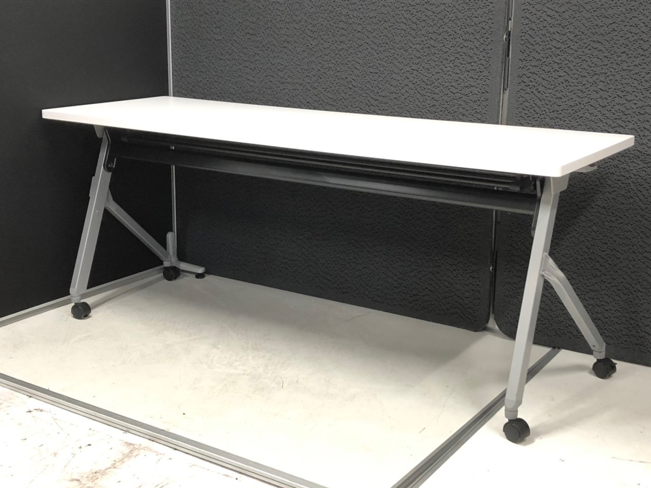 会議、セミナー用に役に立つ！
サイドフォールドテーブルをまとめて入荷しました！
                        フラプター 
                                    中古
            