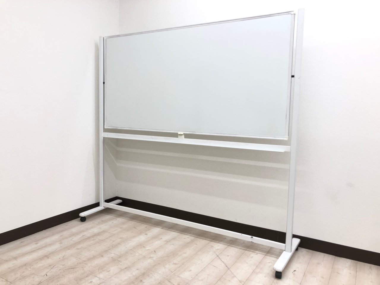 【一部へこみ有の為特価！】必ず必要になるオフィスアイテム、ホワイトボード！【RP】
                        その他シリーズ
                                    中古
            