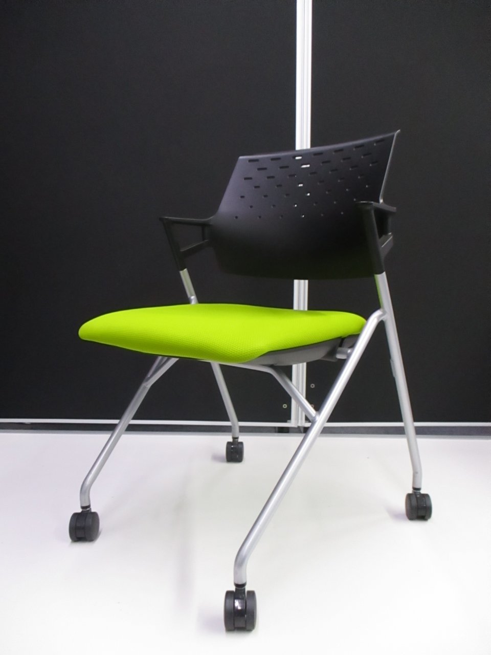 【KS】2018年製！【特別な座クッション構造で座り心地が良い！】
                        ピエガ（背樹脂タイプ） 
                                    中古
            