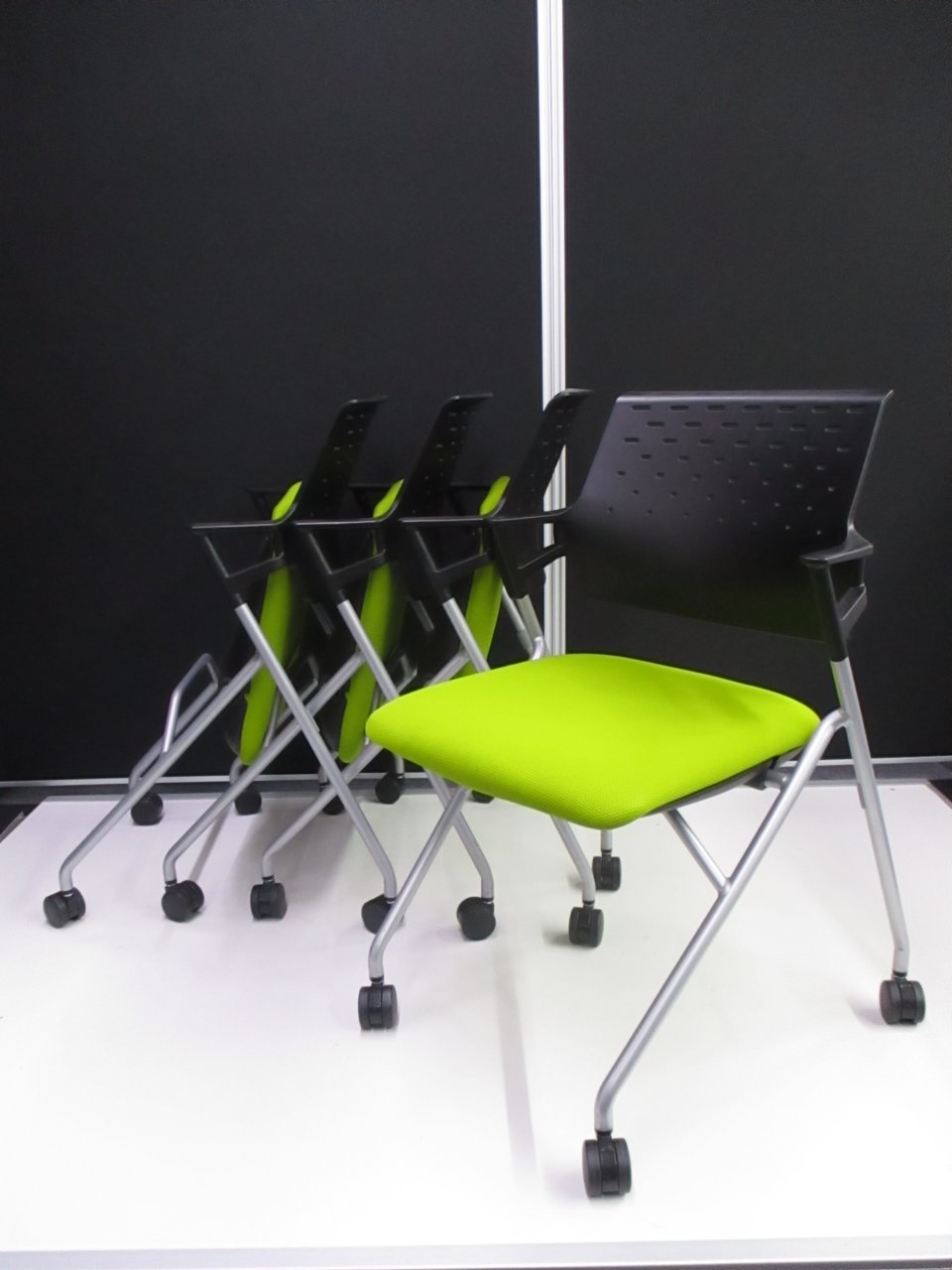 【KS】2018年製！【特別な座クッション構造で座り心地が良い！】
                        ピエガ（背樹脂タイプ） 
                                    中古
            