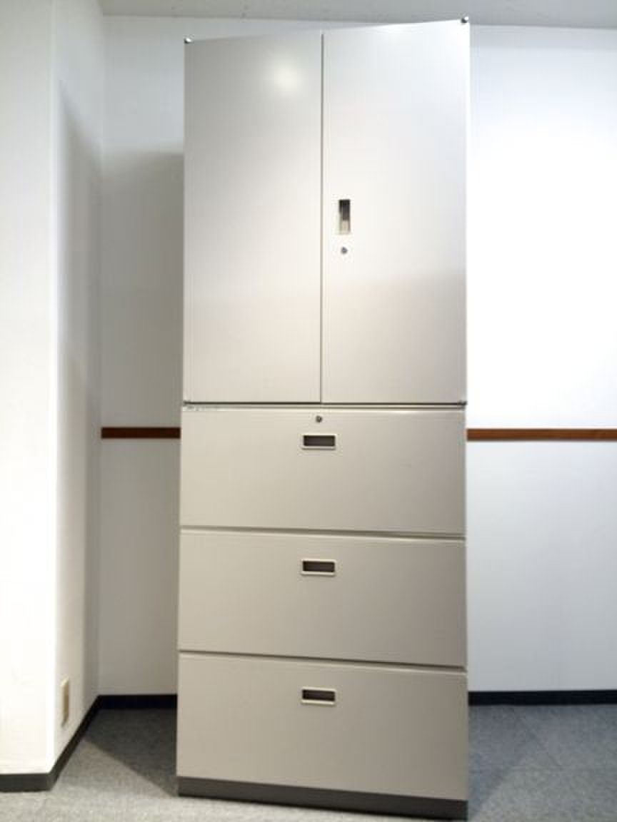 【在庫入替の為お安く！】スリムで美しいフォルムが魅力的｜上：両開き　下：3ラテの組み合わせ！【中古家具】【新大阪店】
                        シンライン 
                                    中古
            