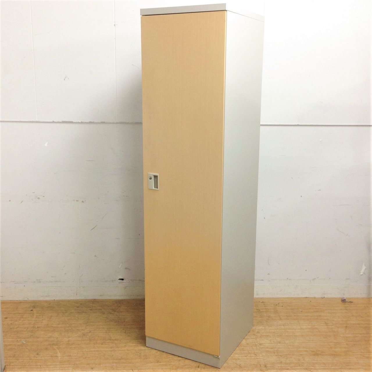 【在庫入替価格】木目のロッカーが入りました！オカムラ　鍵付き
                        KZ-Ⅱ
                                    中古
            