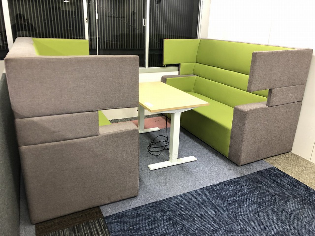 【プライベートブース】に最適！！応接用としてオススメ！！昇降テーブルセット
                        その他シリーズ
                                    中古
            