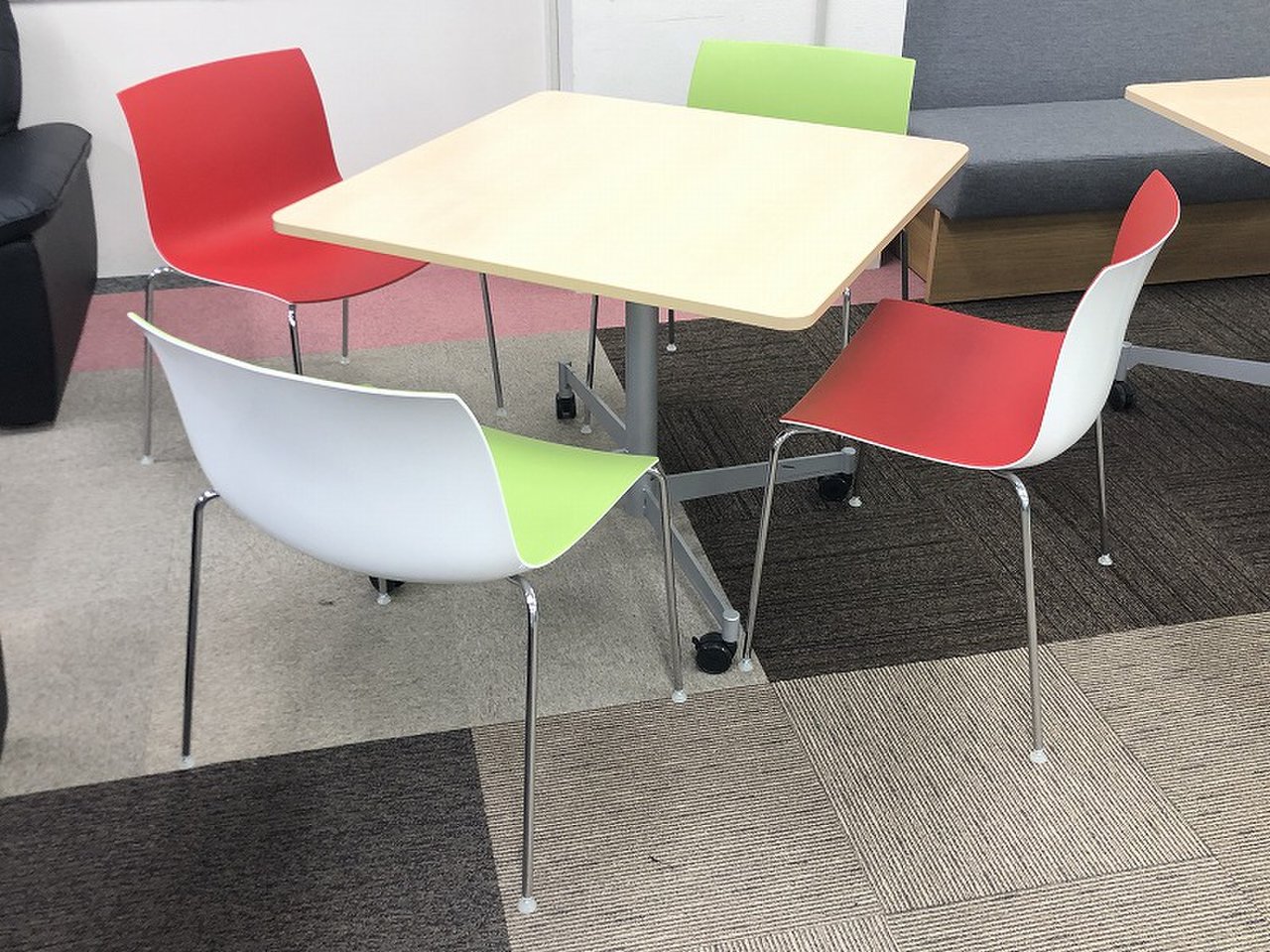 【激レアミーティングセット！！】【イタリア製】の【デザイナーズ家具】arper（アルペール）とオリバー製のセットです！！優しい空間を演出！！
                        その他シリーズ
                                    中古
            