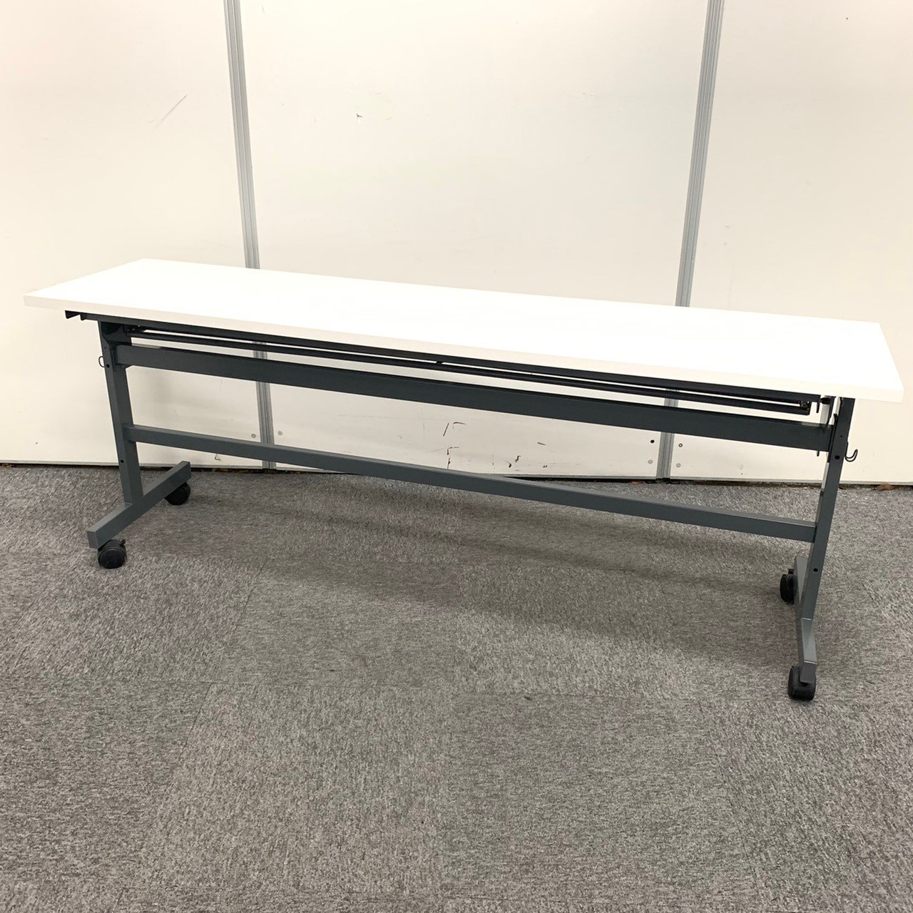 W1800　人気のホワイトカラー
2～3名様使用推奨　※幕板無し
大量入荷
                        その他シリーズ
                                    中古
            