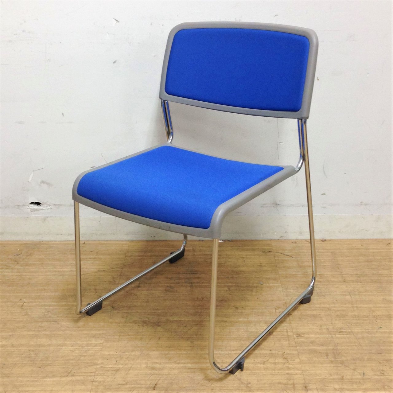 状態良し！スタッキング可能な会議チェア　コクヨ製
                        890シリーズ 
                                    中古
            