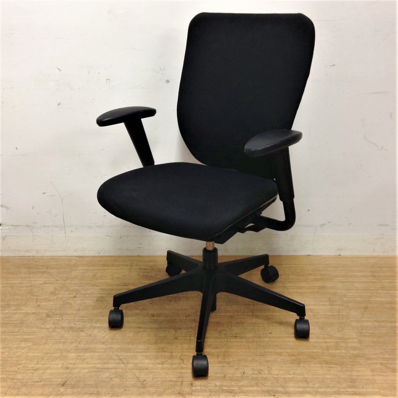 ハイスペックでこの価格！可動肘｜ハイバック｜ランバーサポート付き｜イトーキ　プラオ
                        プラオ 
                                    中古
            