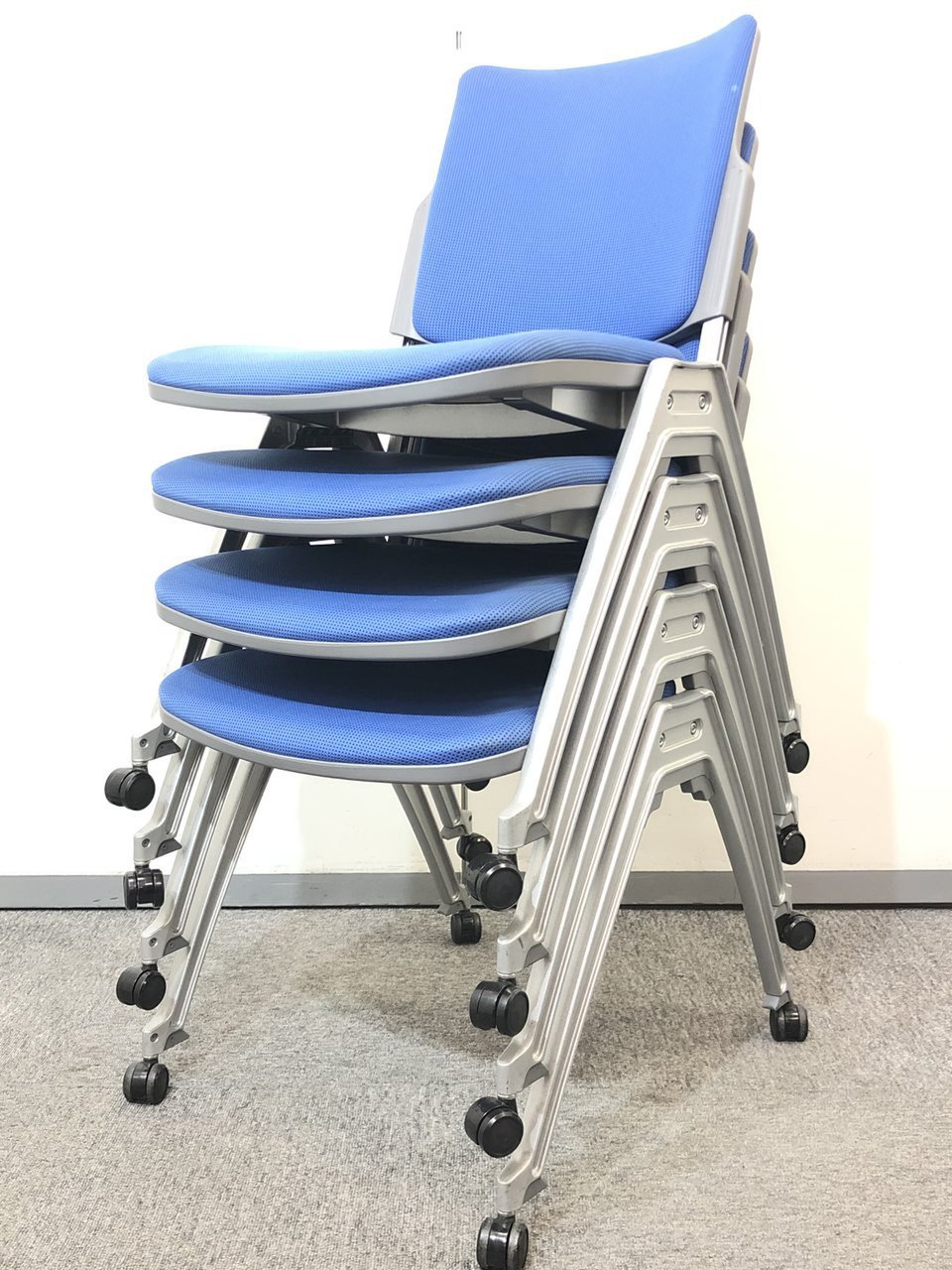 【1セット限り！！】4脚セット販売のご案内です！！
                        MX-50シリーズ 
                                    中古
            