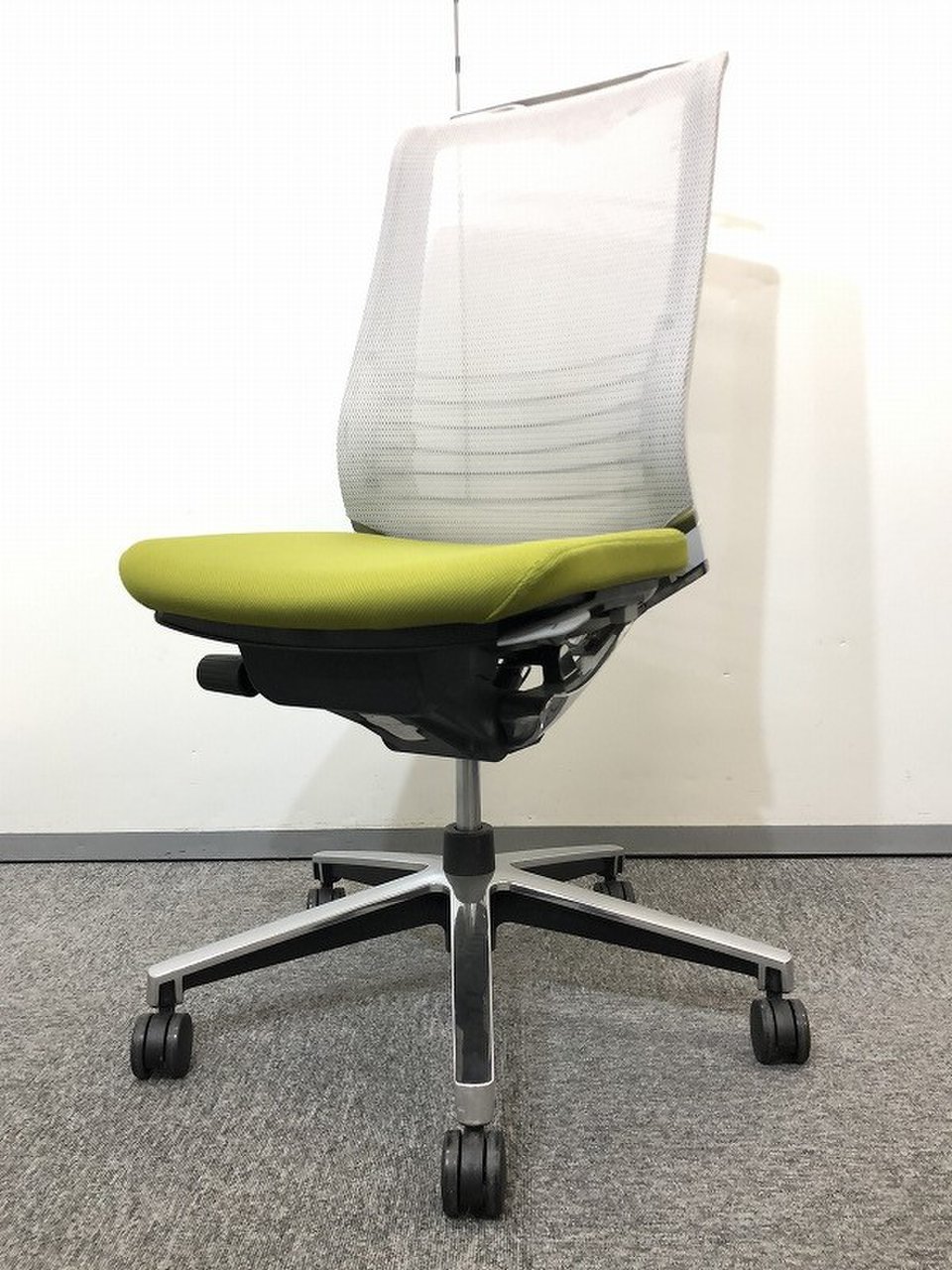 【コクヨの高級チェア】バックシルエットがかっこいいです！【おつとめ品】
                        インスパイン 
                                    中古
            