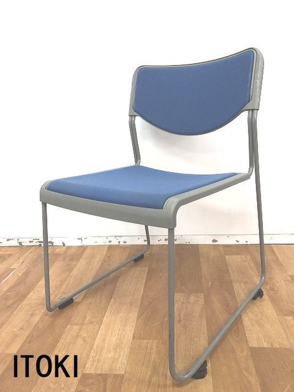 【オーソドックスなスタッキングチェア】
                        その他シリーズ
                                    中古
            