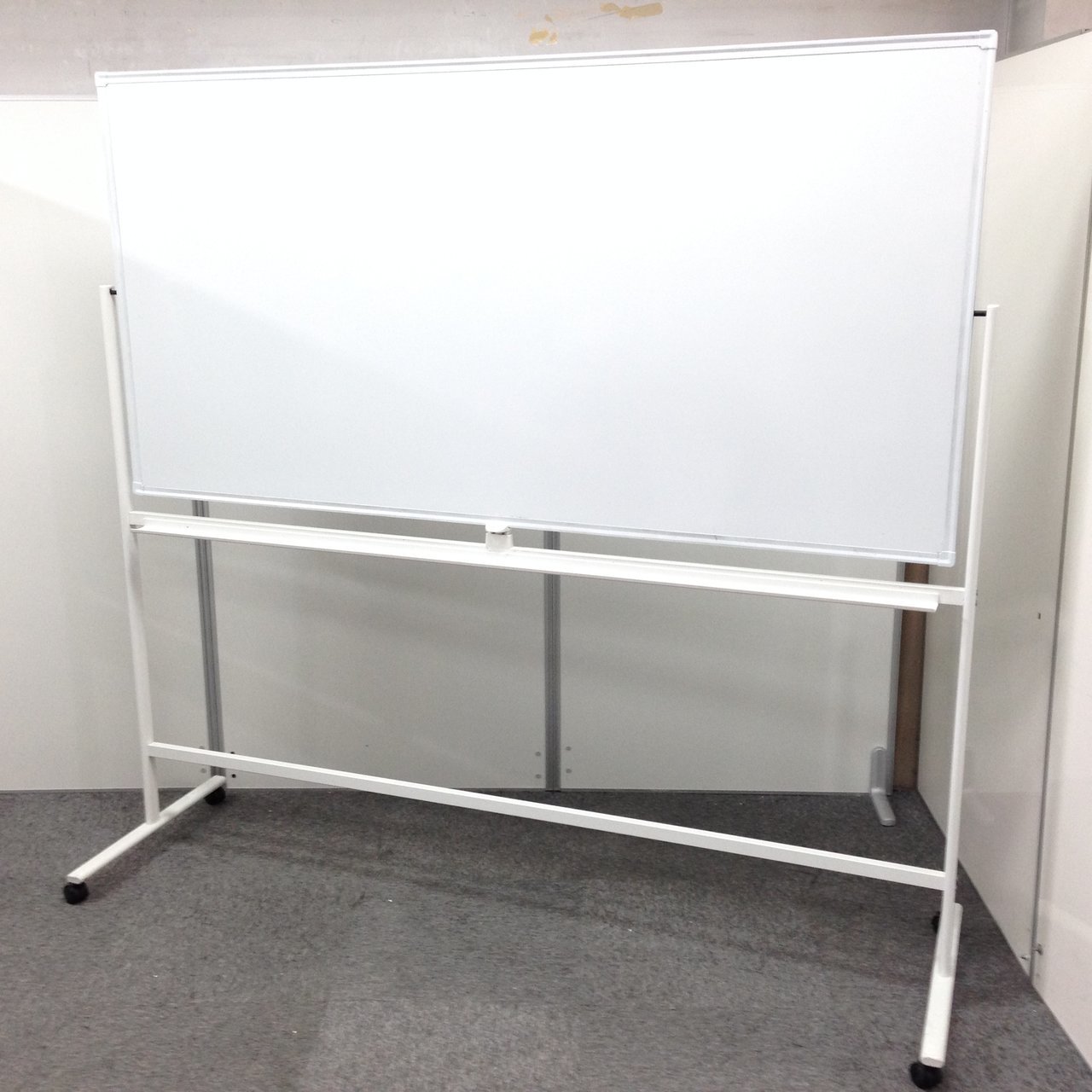 オフィスに1台は欠かせない自立式ホワイトーボード入荷！！
                        その他シリーズ
                                    中古
            