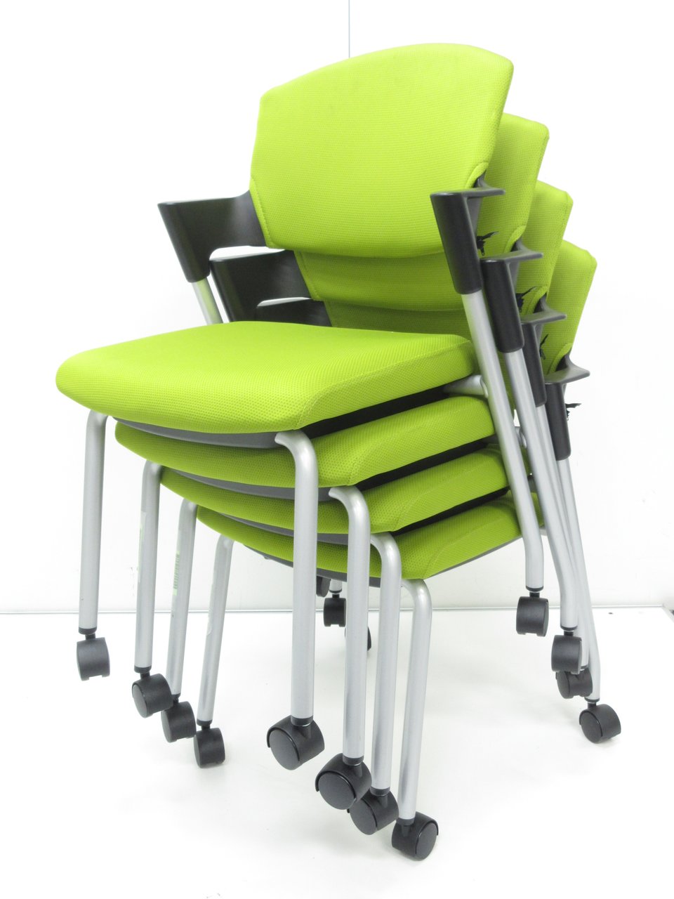 【まとめ買いがお得！】定番シリーズ追加入荷！打ち合わせにおすすめ！肘一体型のミーティングチェア！
                        プロッティ（キャスター付） 
                                    中古
            