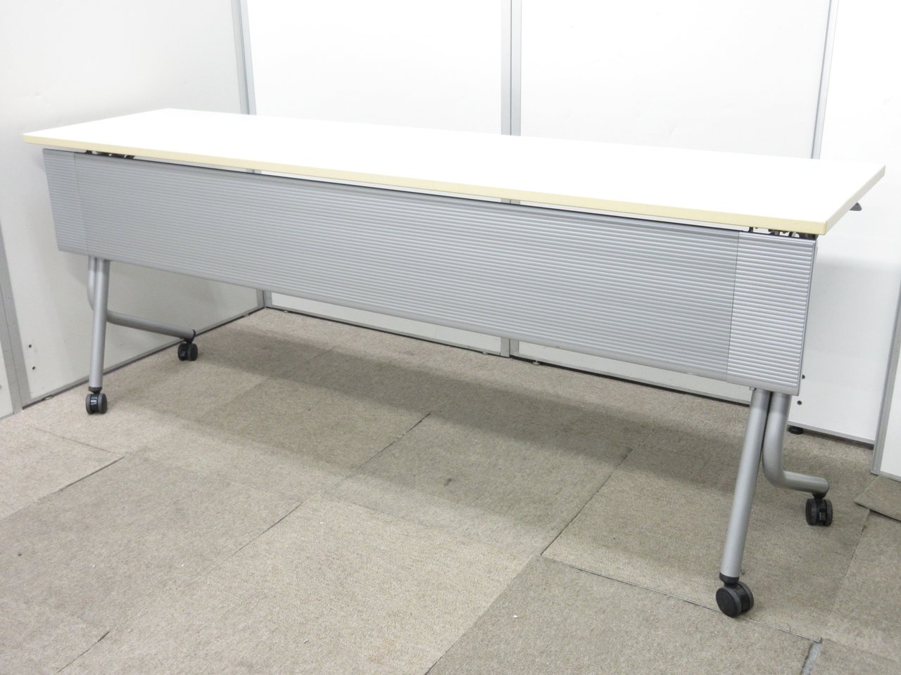 【折りたためるので場所の確保もばっちり！】幅1800mm広々スペース＆奥行450mmのスリムタイプ！

                        ネスティア 
                                    中古
            