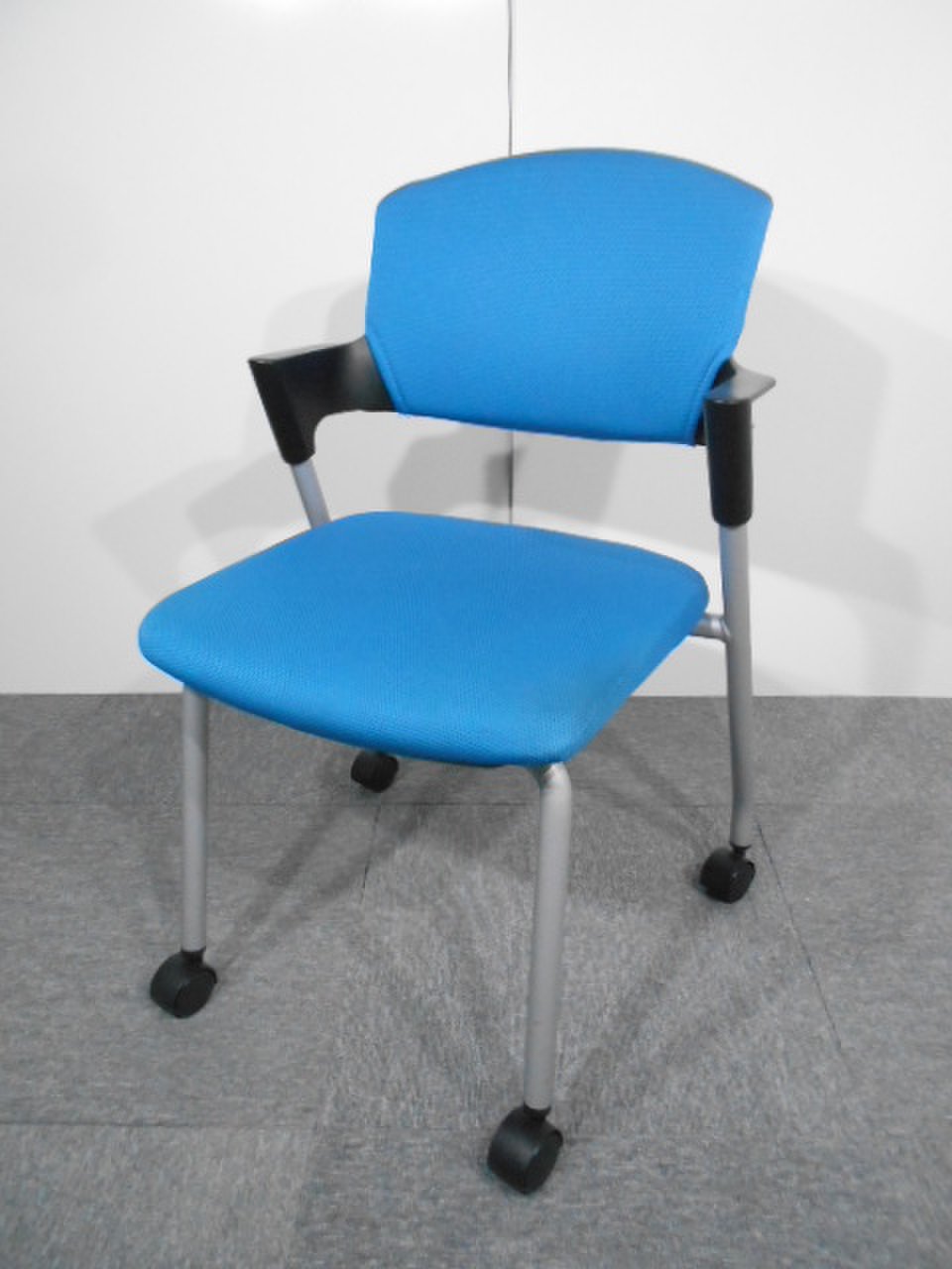 【27脚ロット入荷！】コクヨ｜プロッティ｜コクヨの王道チェア！鮮やかなライトブルーがオフィスに栄えます【関西倉庫在庫】
                        プロッティ（キャスター付） 
                                    中古
            