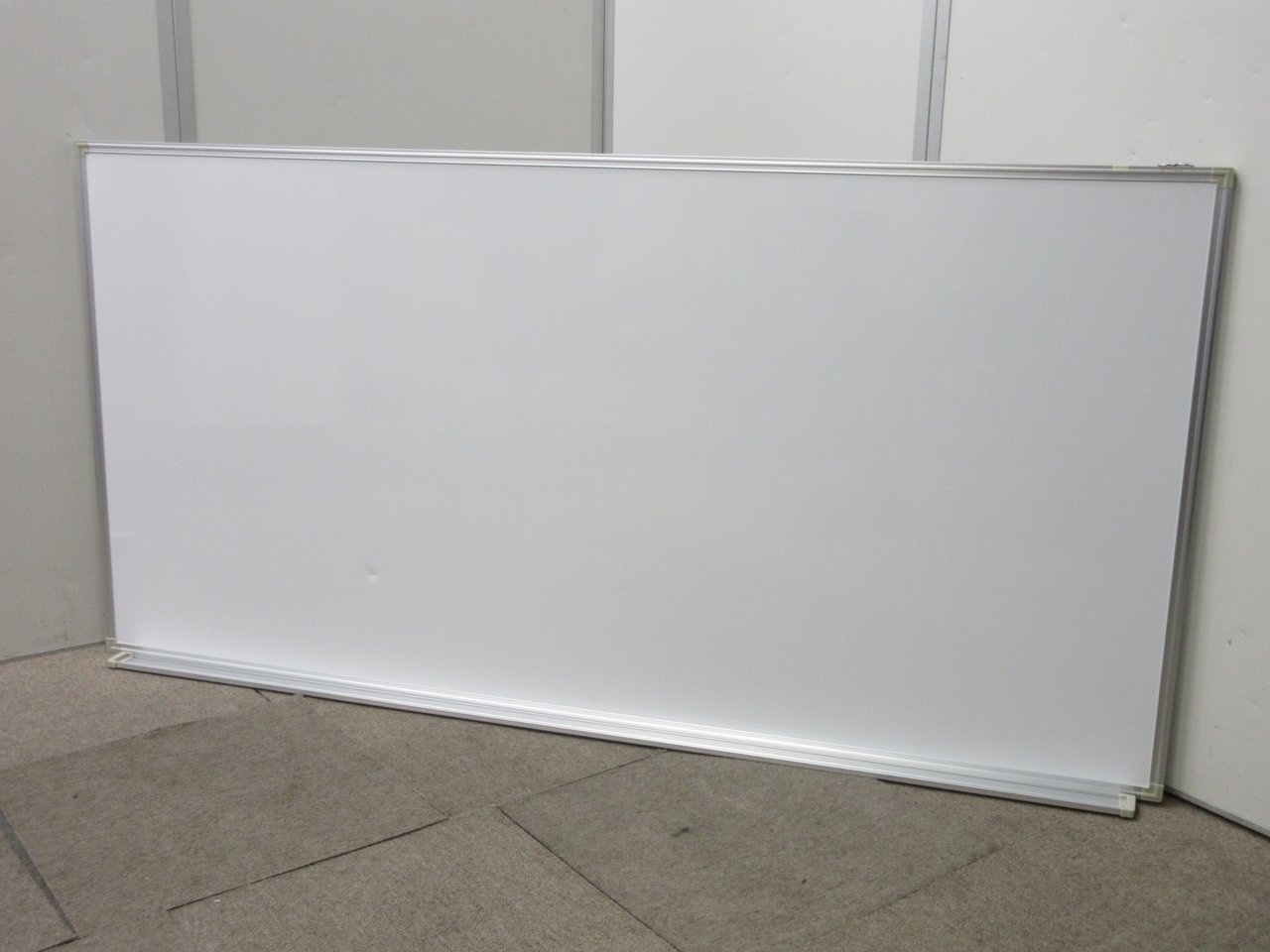 【盤面にへこみあります！】壁掛けが出来るホワイトボード!!片面タイプのため、両面よりもお安くご提供!!
                        その他シリーズ
                                    中古
            