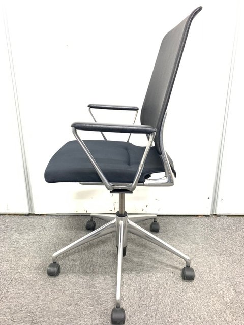 【中古】メダチェア vitra/ヴィトラ 肘付ハイバックチェア 279179