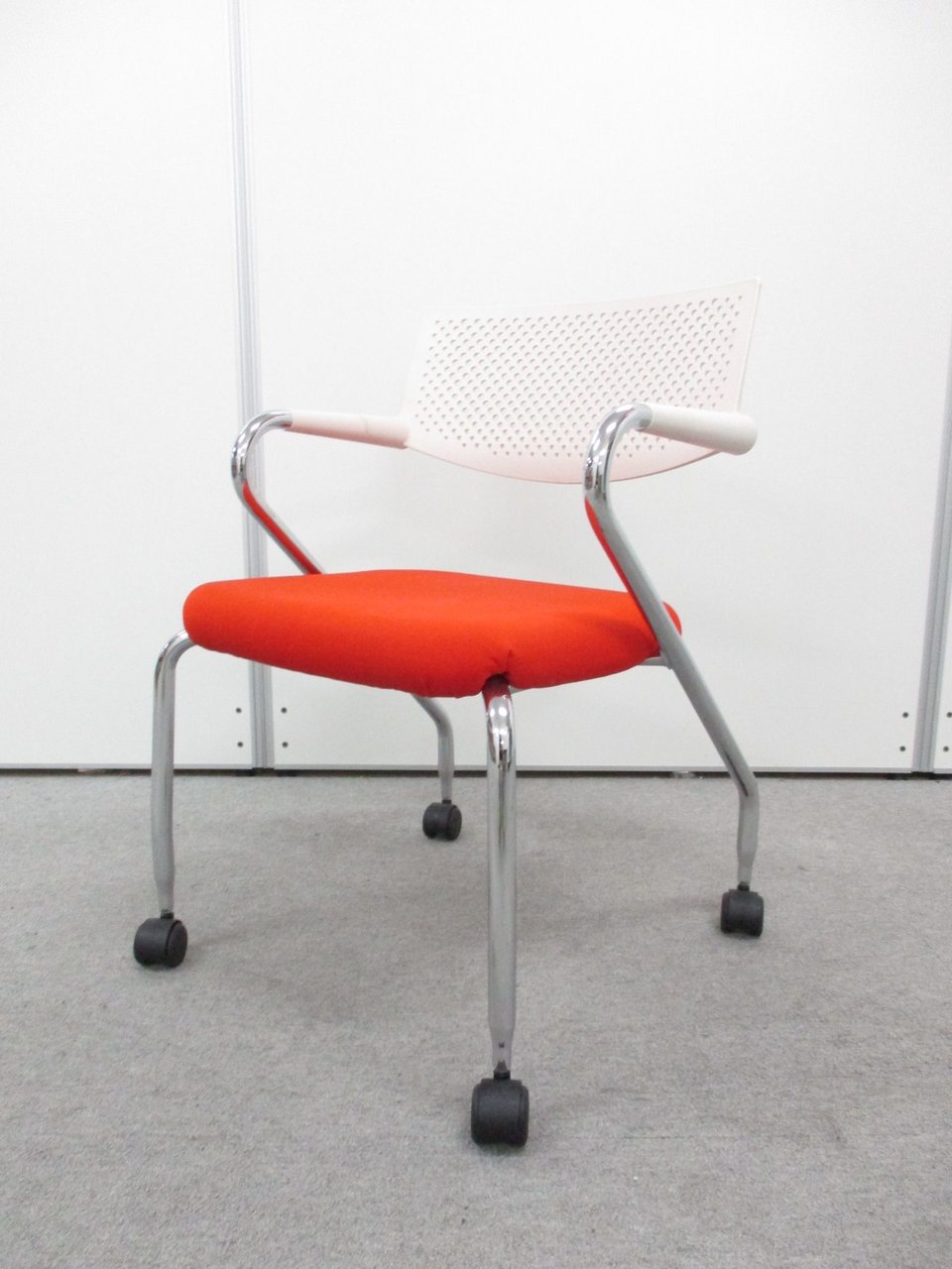 【おしゃれなデザインでオフィスの雰囲気が変わります！】■有名デザイナーが手掛けるチェア■ミーティング用として
                        Visaroll(ビザロール）
                                    中古
            