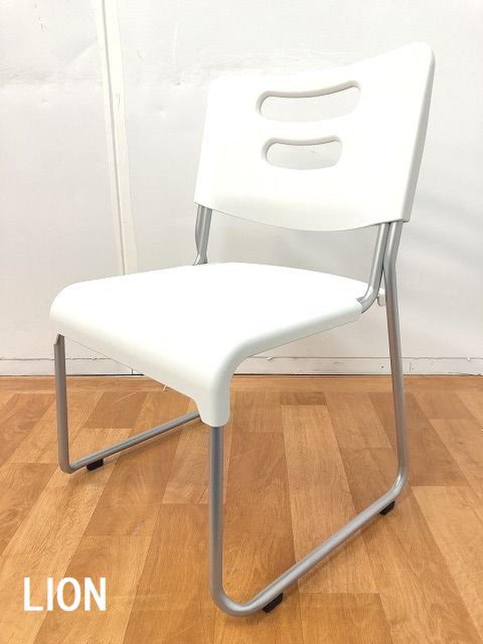 注目商品！！【学習塾などにオススメです！！ホワイトカラースタッキングチェアの入荷です！！】
                        その他シリーズ
                                    中古
            