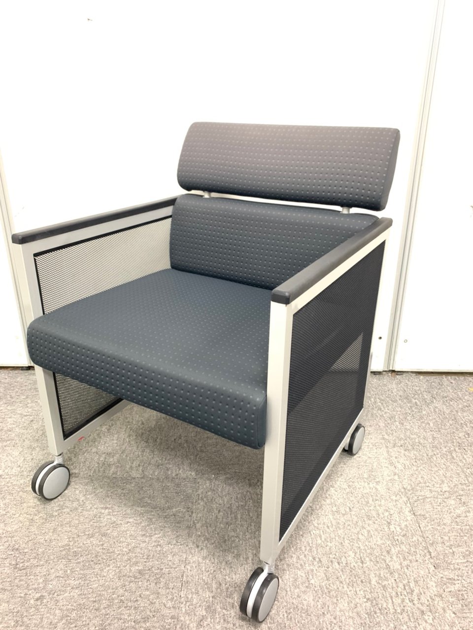 スタイリッシュで人気商品☆　オカムラ製｜クレデンザ　早い者勝ち【6脚限定】
                        クレデンザ
                                    中古
            