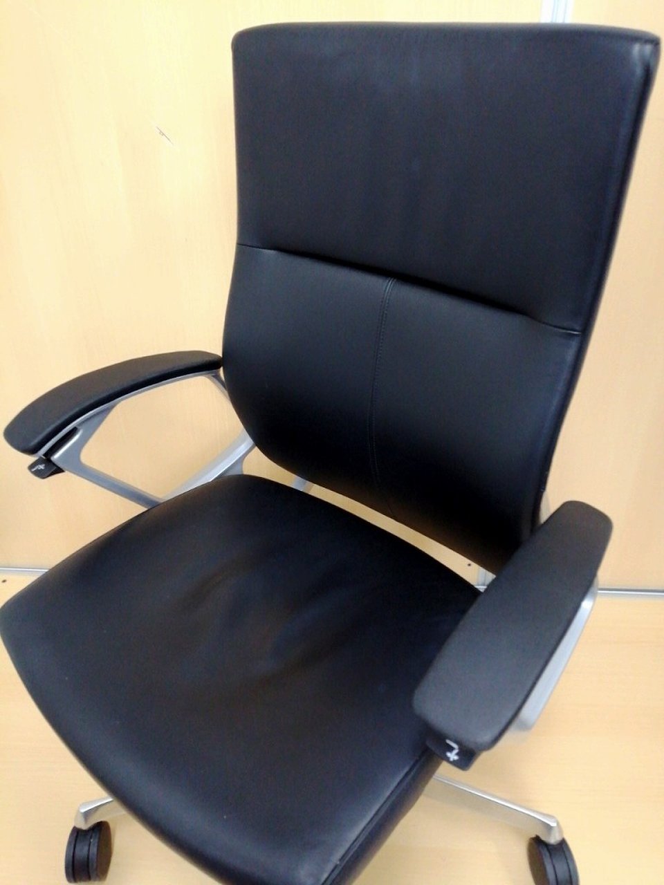 中古】デュークチェア CZ45ZX オカムラ/okamura 肘付ハイバック