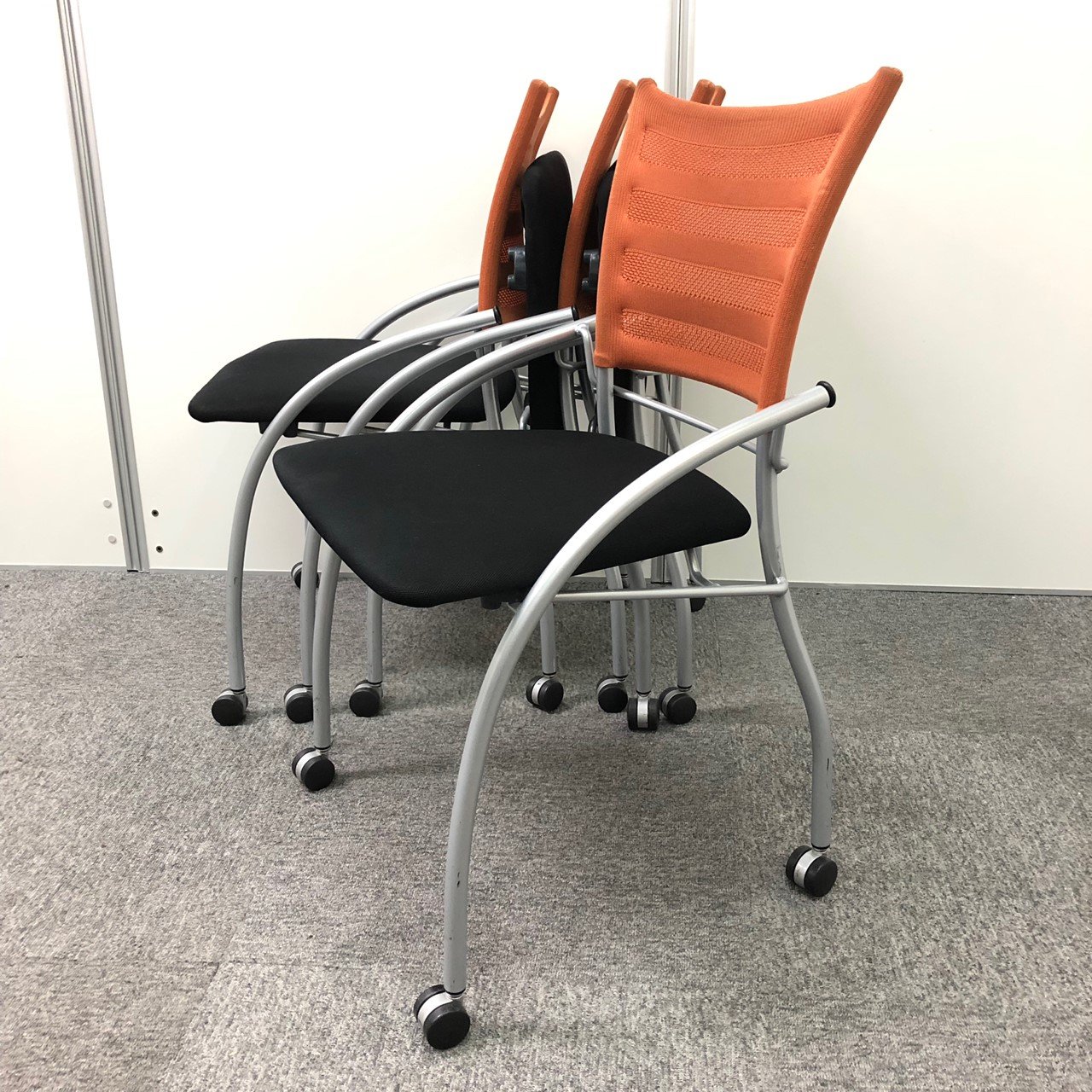 【4脚セット価格！！】　ネスティングチェア入荷！3セットのみなのでお早めにお問い合わせ下さい！
                        プリエ2 
                                    中古
            