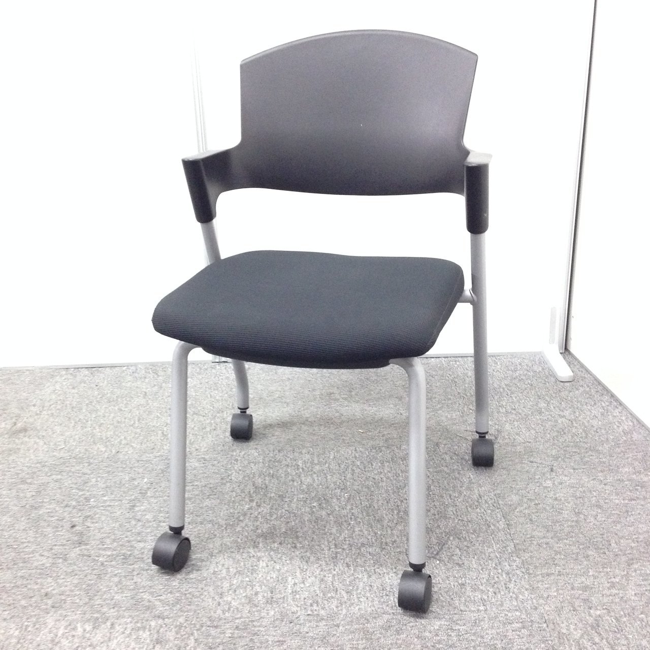 【おつとめ品】打ち合わせなどにおすすめ　人気の高いプロッティシリ－ズ入荷！！
                        プロッティ（キャスター付） 
                                    中古
            