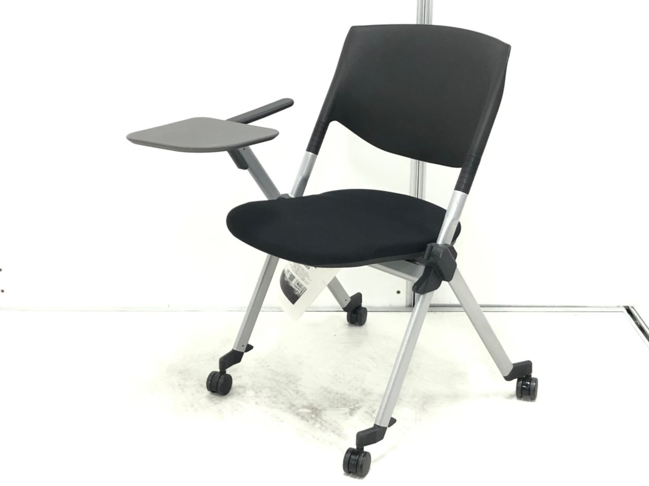 【メモ台付き！】テーブルがなくてもこれ1台で完結！セミナー会場などで大活躍！
                        リータⅡ 
                                    中古
            