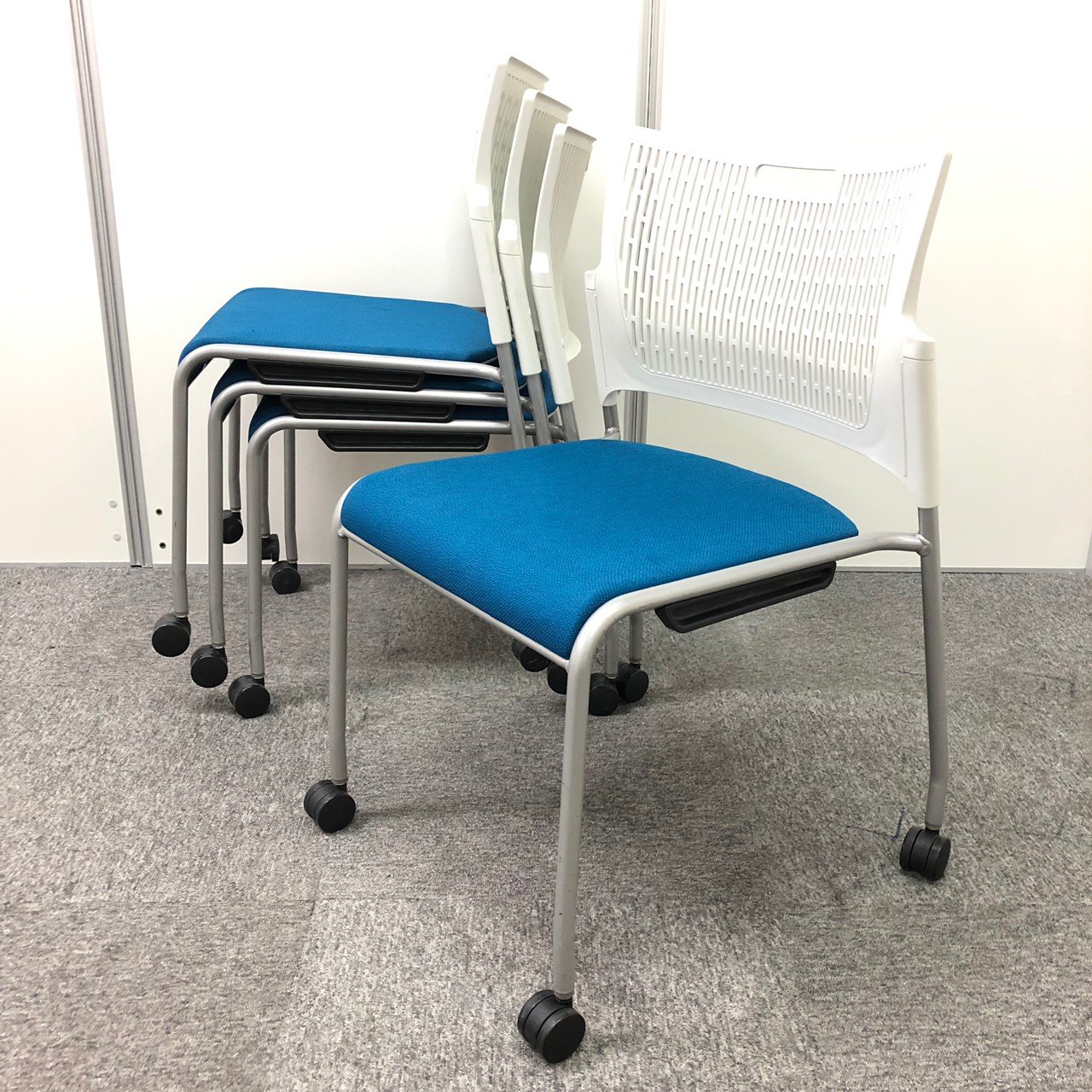 【4脚セット】会議や休憩室用におすすめ　スタッキングチェア！
                        レーテ 
                                    中古
            
