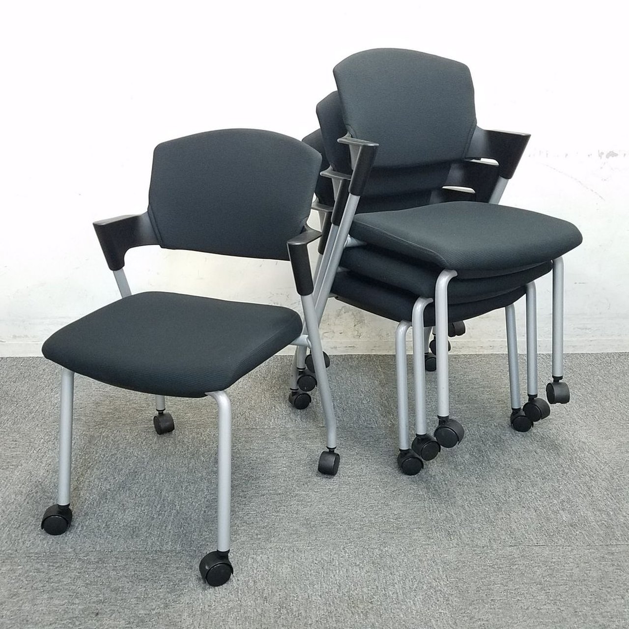 【セット商品】コクヨ製｜プロッティ｜どんな空間にも馴染むシックなブラック☆定番スタッキングチェア入荷致しました☆中古　スタッキング　チェア　リサイクル
                        プロッティ（キャスター付） 
                                    中古
            
