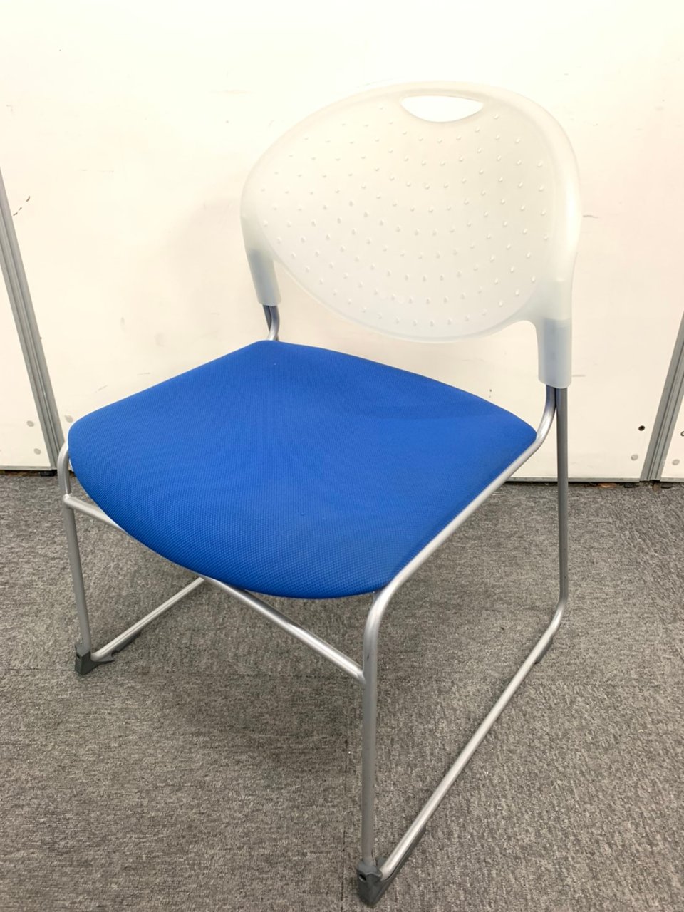 収納に困らないスタッキングチェア！ イトーキ製｜クリケット  【限定6脚！】
                        クリケット(CRICKET)
                                    中古
            