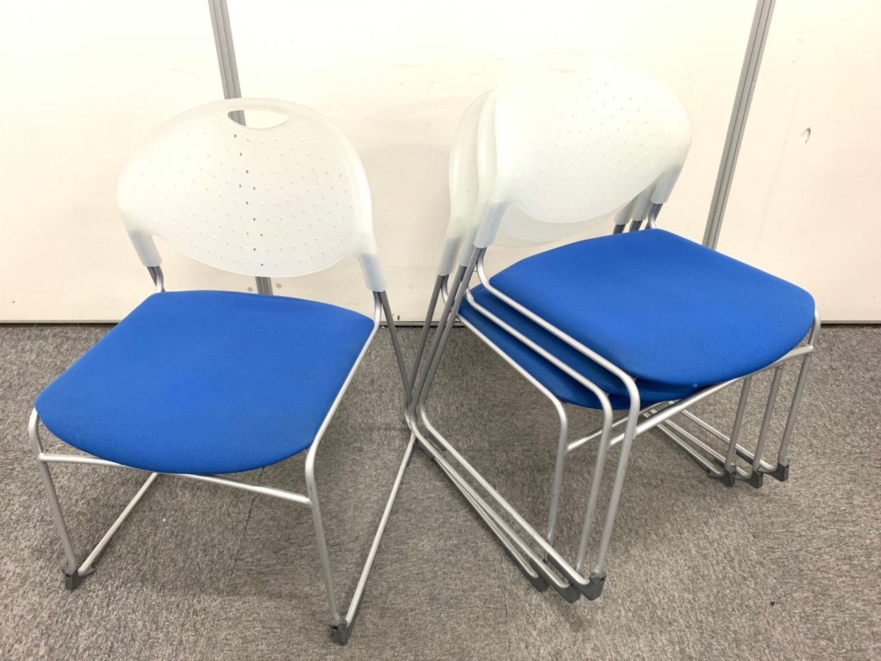 お買い得な4脚セット！イトーキ製｜クリケット 爽やかなブルー  【限定1脚！】
                        クリケット 
                                    中古
            