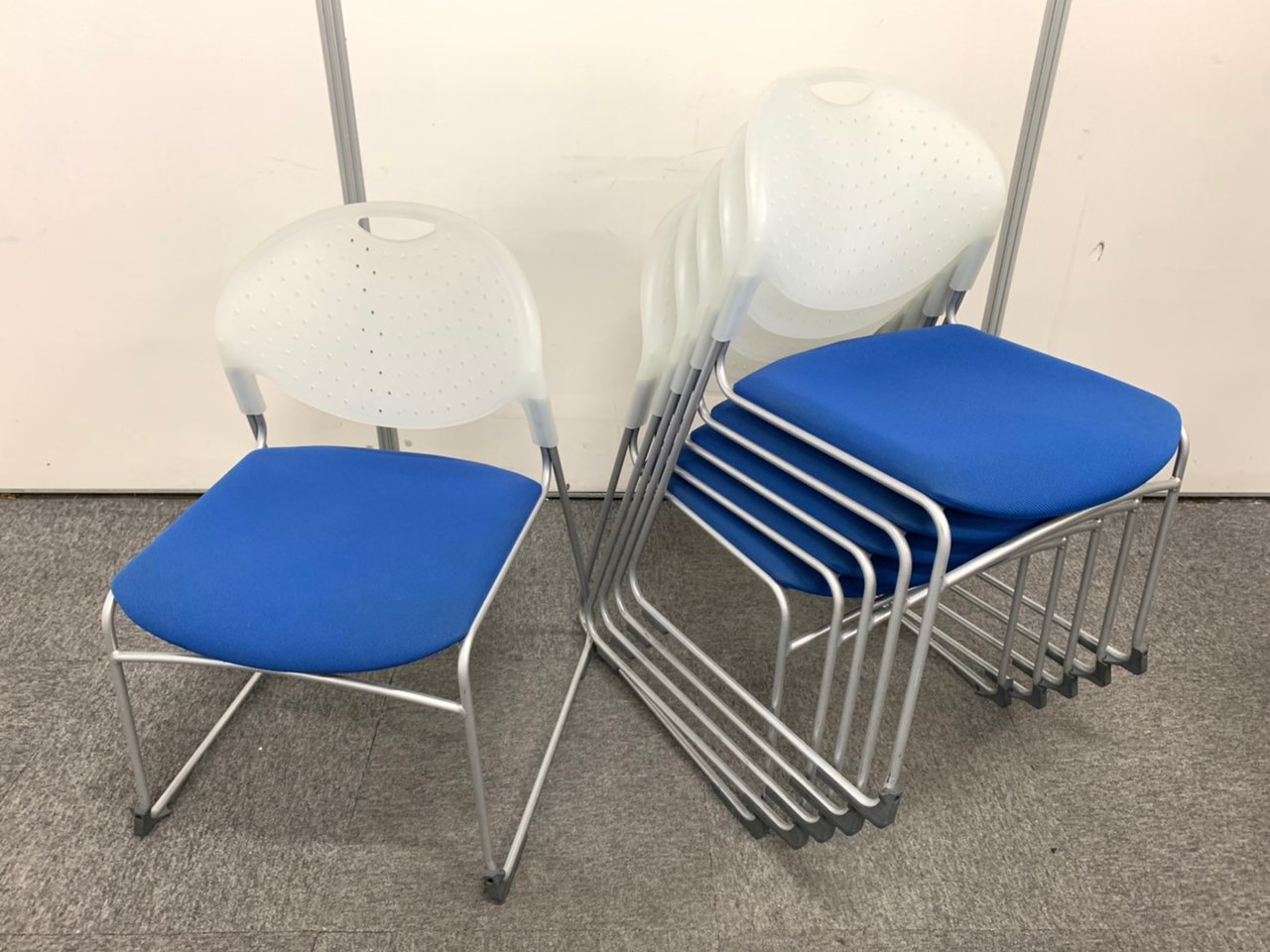 爽やかなブルー　収納にも困らない　イトーキ製｜クリケット　【限定１セット！】
                        クリケット 
                                    中古
            