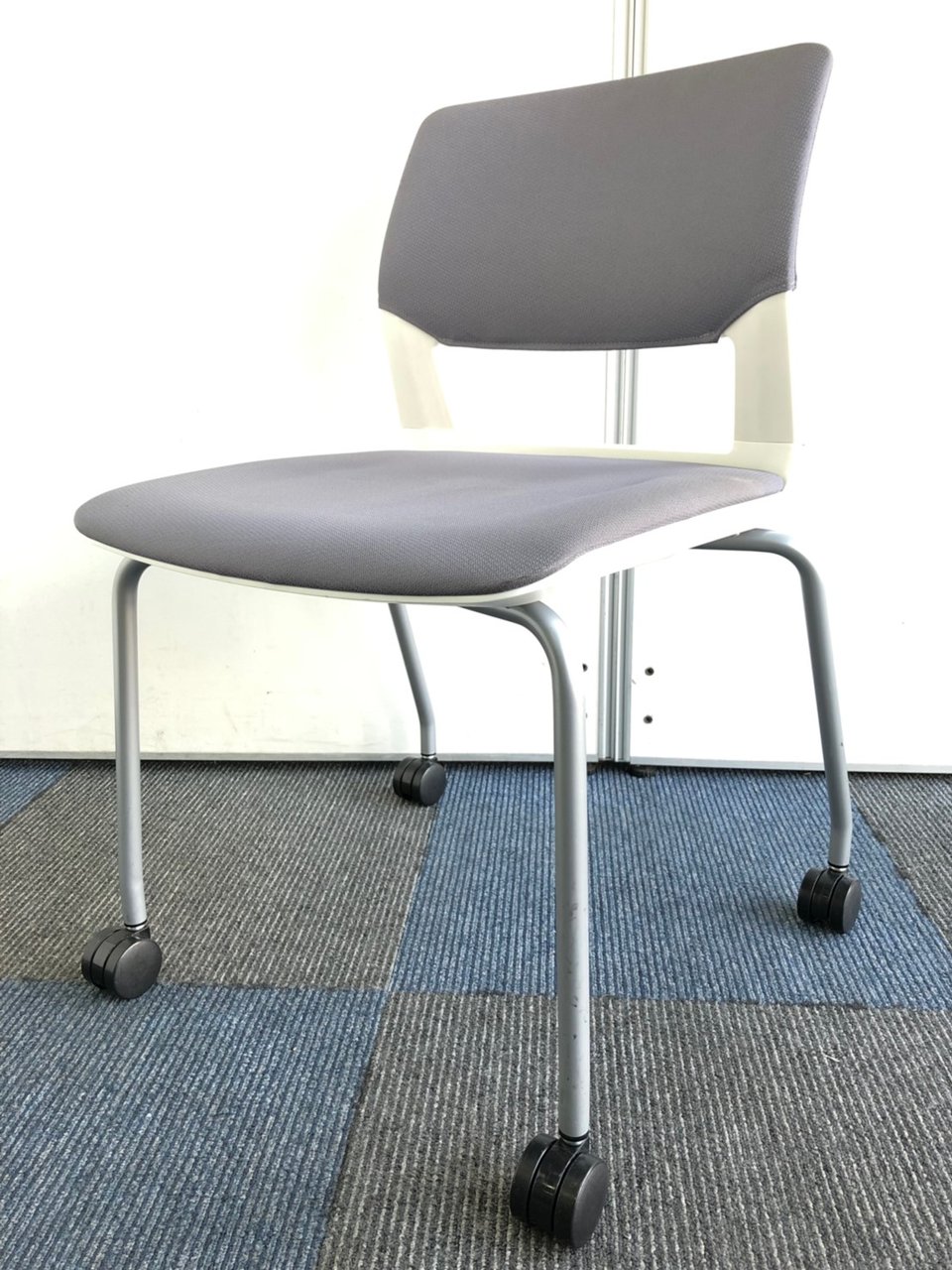 【重ねて保管可能】キャスター付きの会議用チェア！
                        その他シリーズ
                                    中古
            