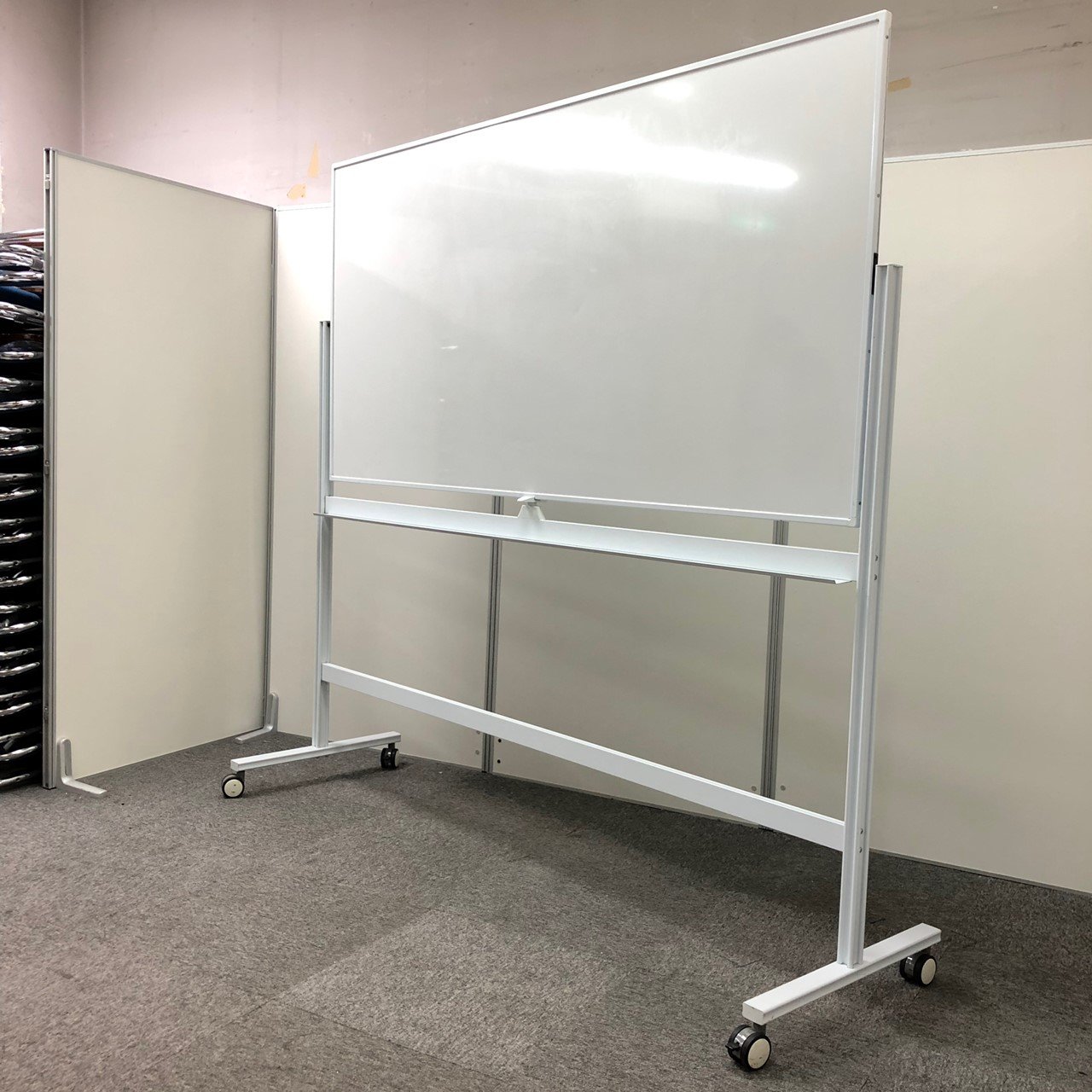 【ボードに凹みがある為】30％OFF
両面自立式タイプ
                        その他シリーズ
                                    中古
            