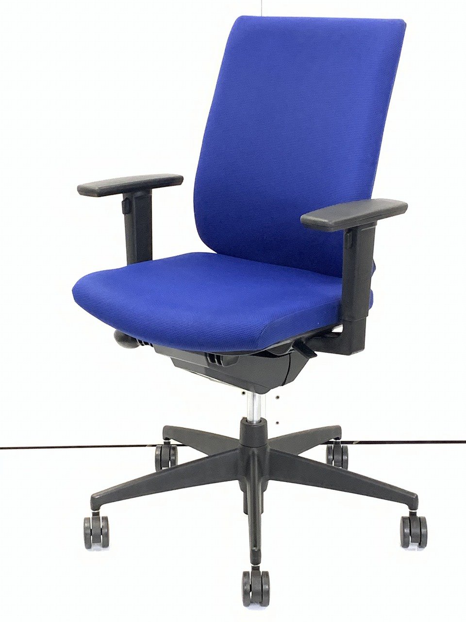 【柏倉庫在庫品】KOKUYOのオリジナル機能搭載チェア！体にフィットした快適な座り心地！
                        ウィザード 
                                    中古
            