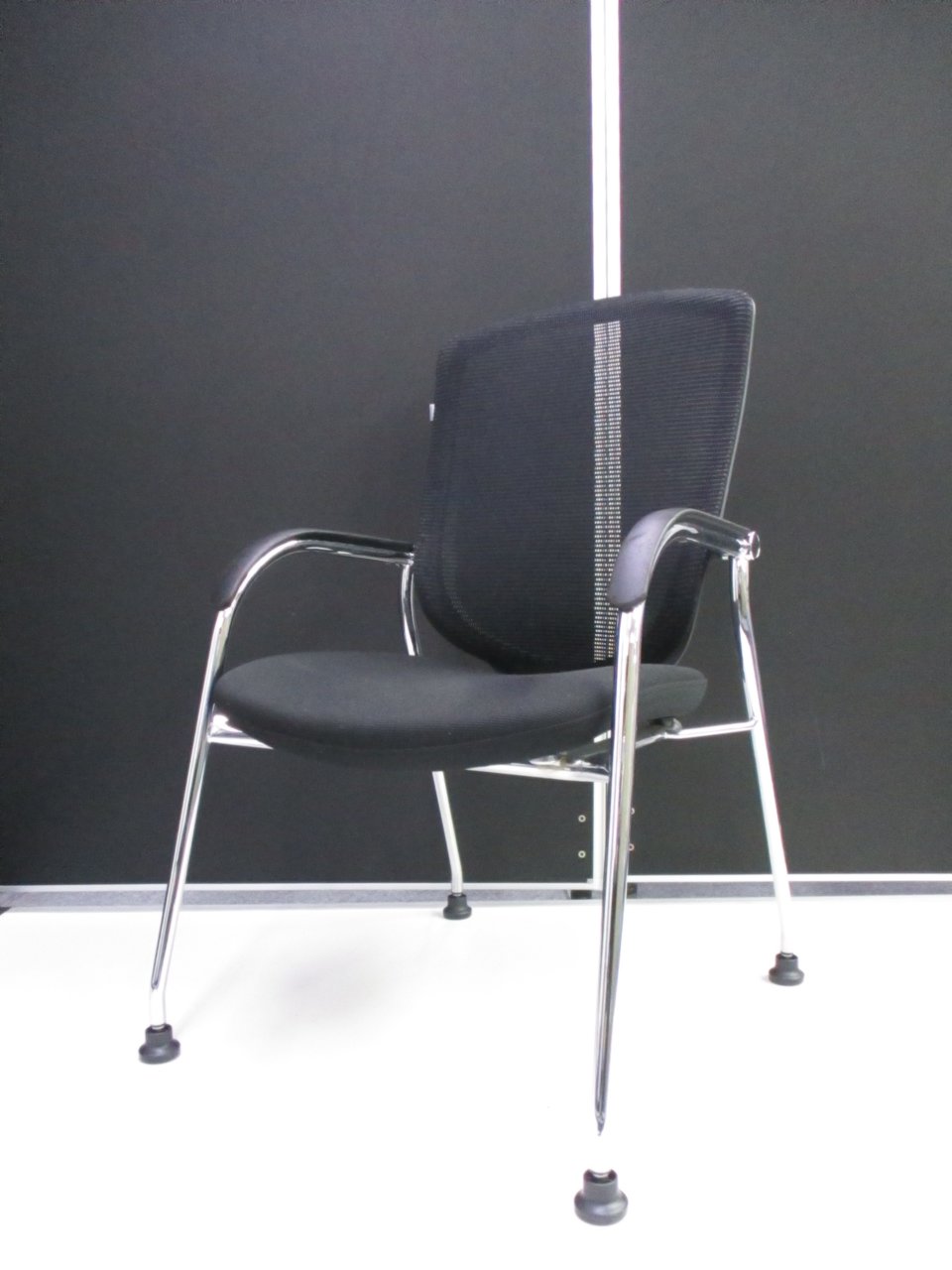 【KS】【定価13万！】スタイリッシュなデザインが特徴的なミーティングチェア入荷！
                        コンテッサ 
                                    中古
            