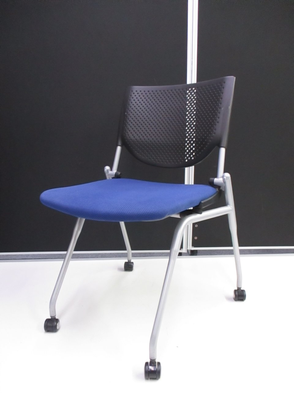 【KS】【状態良好品！】2017年製と比較的新しいチェア！会議室や研修スペースにおすすめ！
                        プロスタック 
                                    中古
            