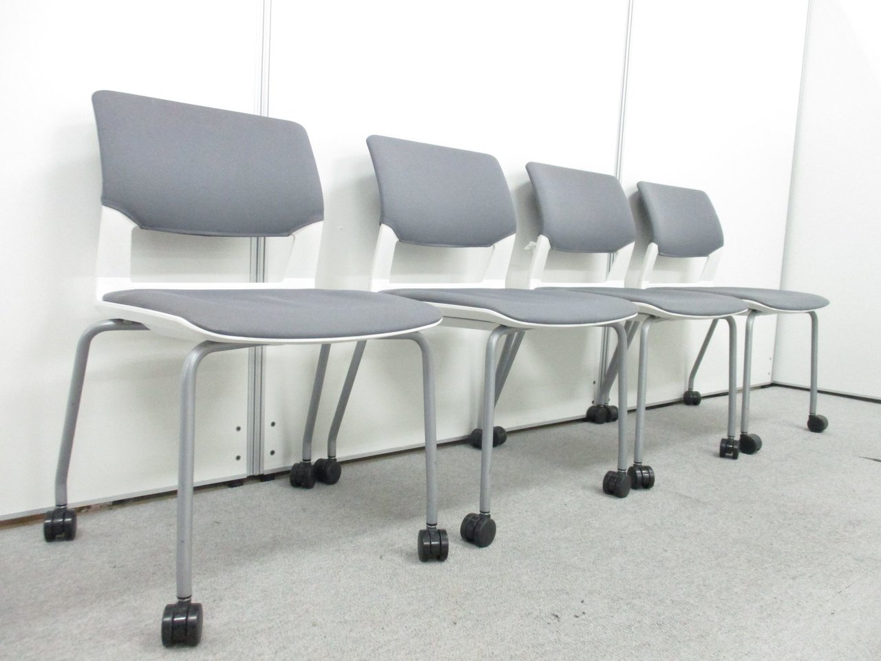 【4脚セット】スタイリッシュな空間を作り出すミーティングチェアがロット入荷!!
                        160シリーズ 
                                    中古
            