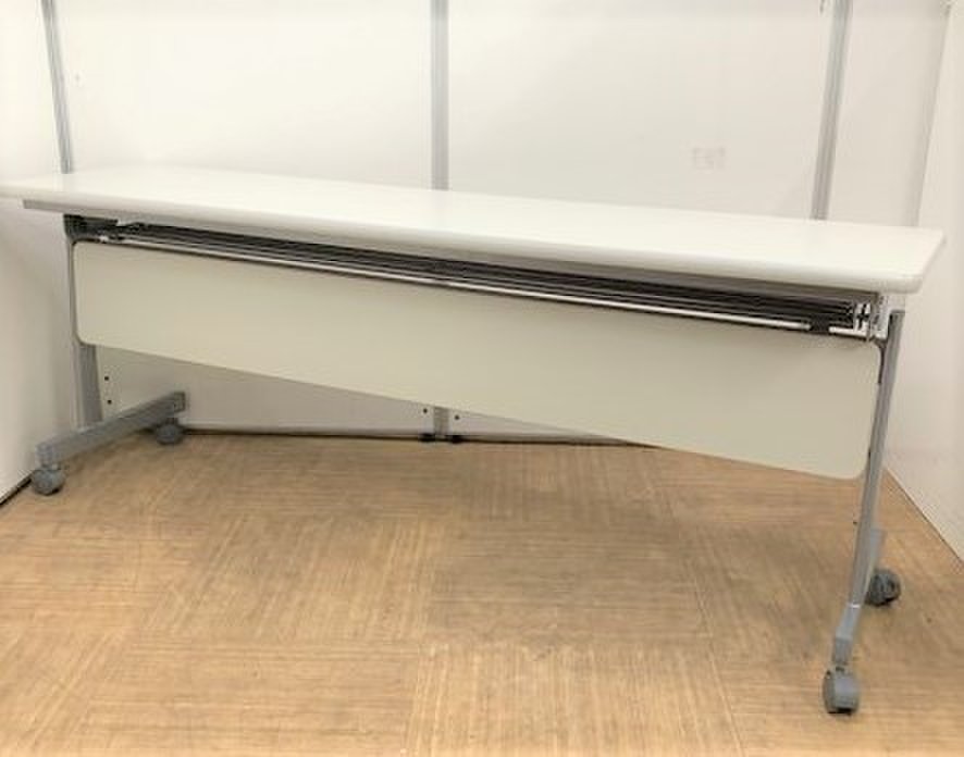 【セミナーや説明会にピッタリ】w1800サイズのスタックテーブル【幕板付きで足元も隠せます】【テレワーク(在宅ワーク・リモートワーク)にも使えます】
                        KS 
                                    中古
            