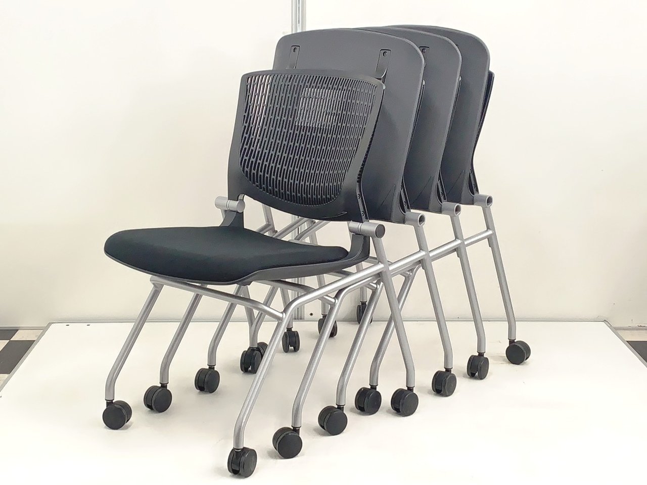 【お得な4脚セット】高品質ミーティングチェアをお安く！さいたま店おすすめ！
                        グラータ 
                                    中古
            