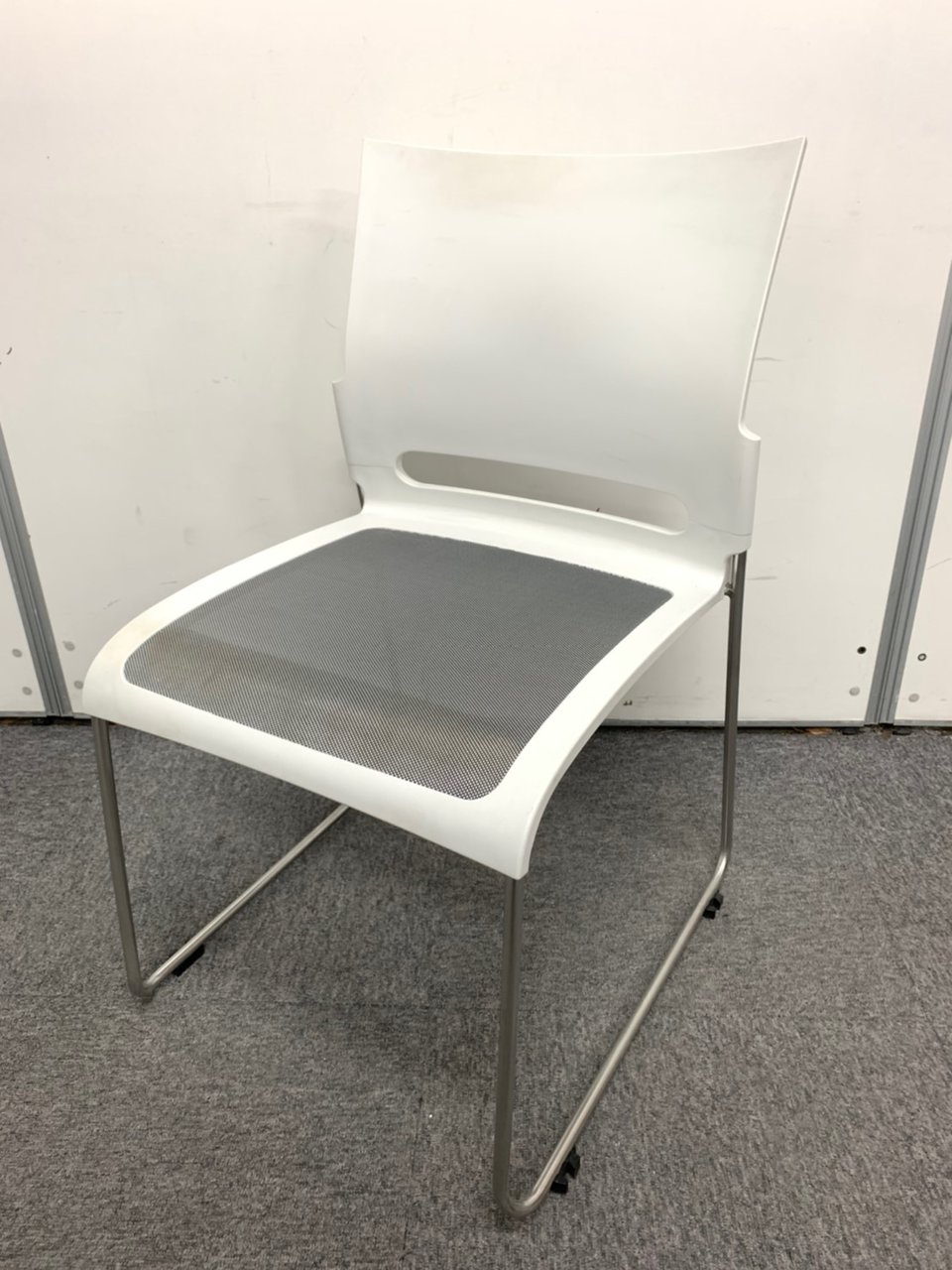 収納に便利なスタッキングチェア！ クロガネ製　グレー　お買い得　
                        その他シリーズ
                                    中古
            