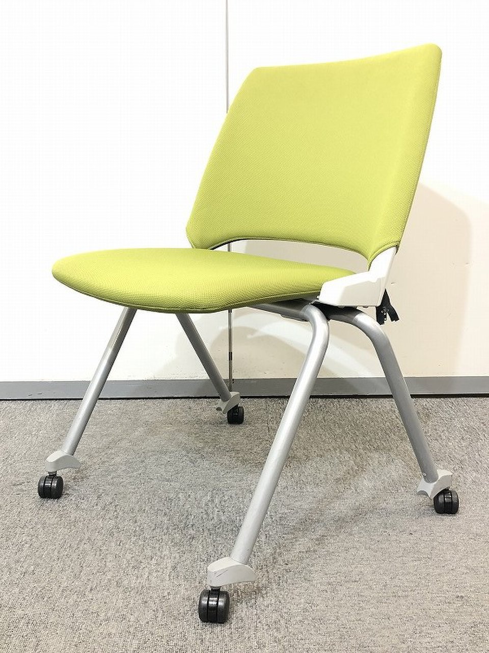 【ロット在庫！】ネスティングもスタッキングも可能な万能チェア！！【内田洋行製】
                        その他シリーズ
                                    中古
            