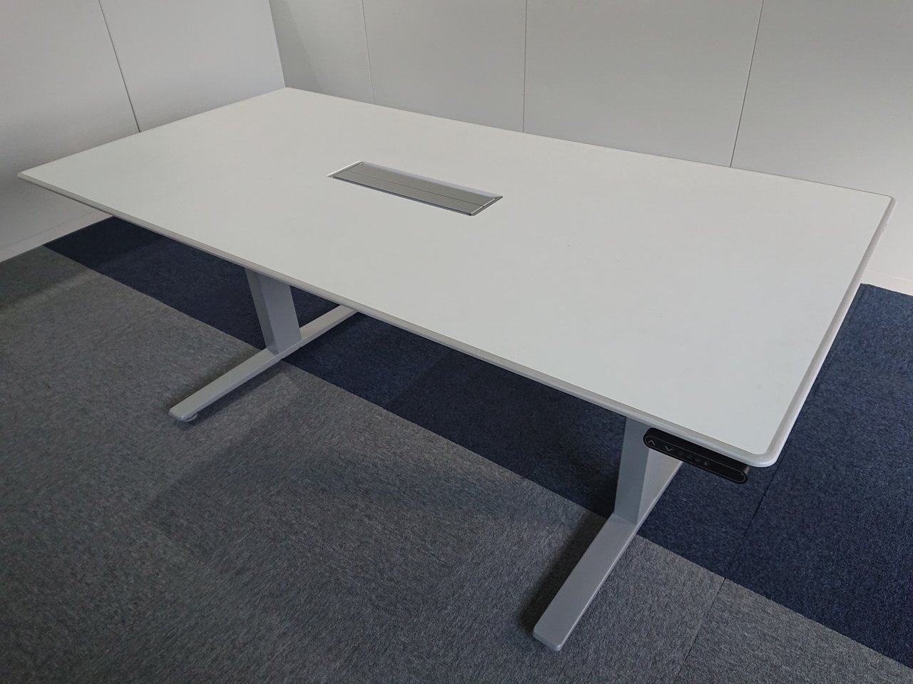 【上下昇降テーブル】【2台入荷！】オカムラ製｜立ち姿勢を取り入れる最新のワークスタイル！【関西倉庫在庫】【中古家具】【新大阪店】
                        スイフト 
                                    中古
            