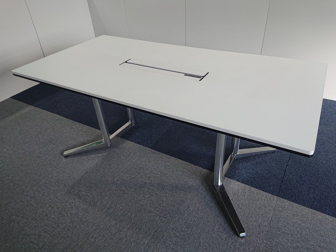 人気の高級テーブル　ラティオシリーズ【関西倉庫在庫】
                        ラティオ 
                                    中古
            