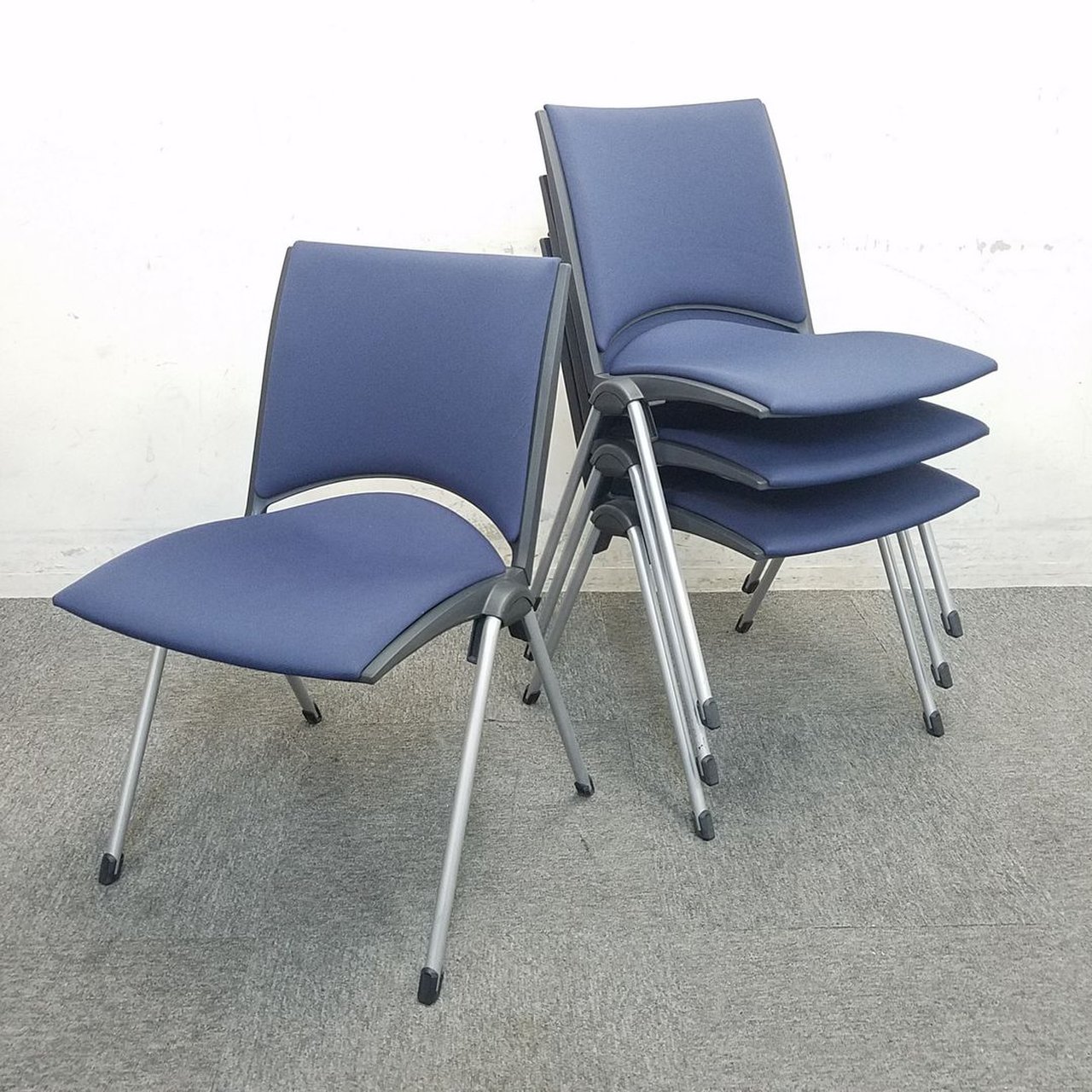 【4脚セット商品入荷】重ね収納が可能なイトーキのスタックチェア入荷！中古　ミーティングチェア　スタックチェア　オフィスチェア
                        レコス 
                                    中古
            