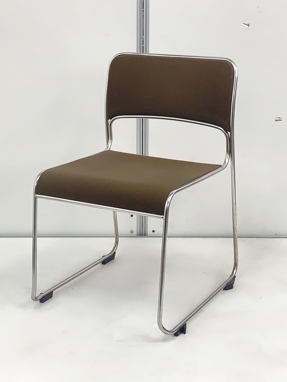 シンプルイズベスト！ごく一般的なスタッキングチェア入荷！
                        その他シリーズ
                                    中古
            