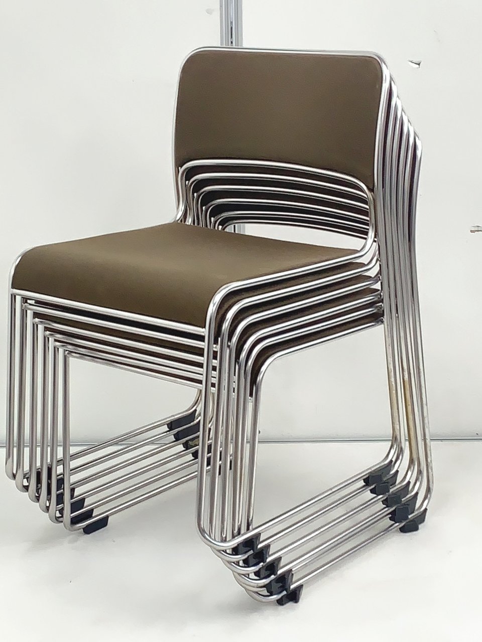 【6脚セット特価！】シンプルなスタッキングチェアをお安く！
                        その他シリーズ
                                    中古
            