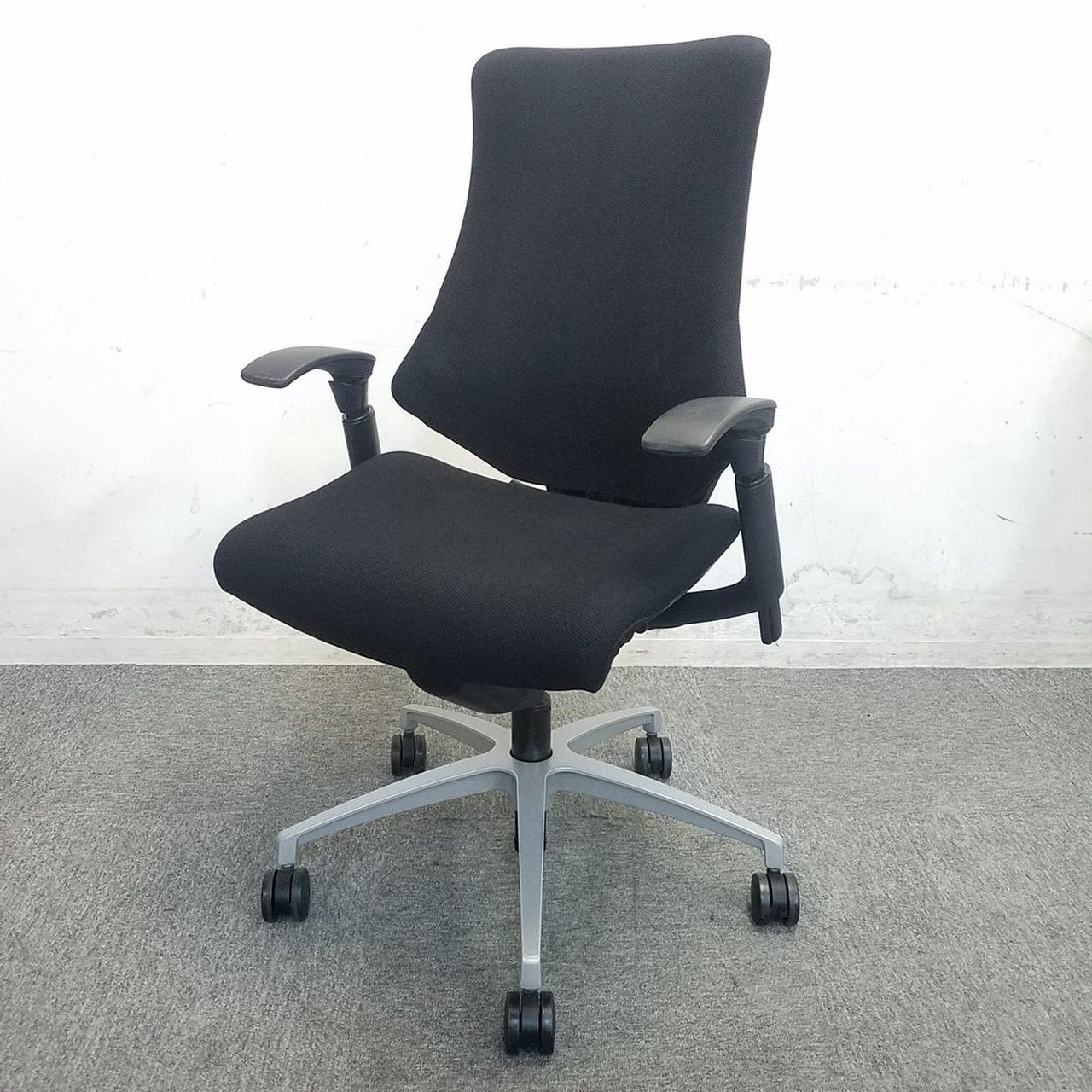 【人気商品再入荷！】スタイリッシュでハイグレードチェア入荷！働き方改革などにどうぞ！！中古 オフィス 家具　高級チェア
                        エフ 
                                    中古
            