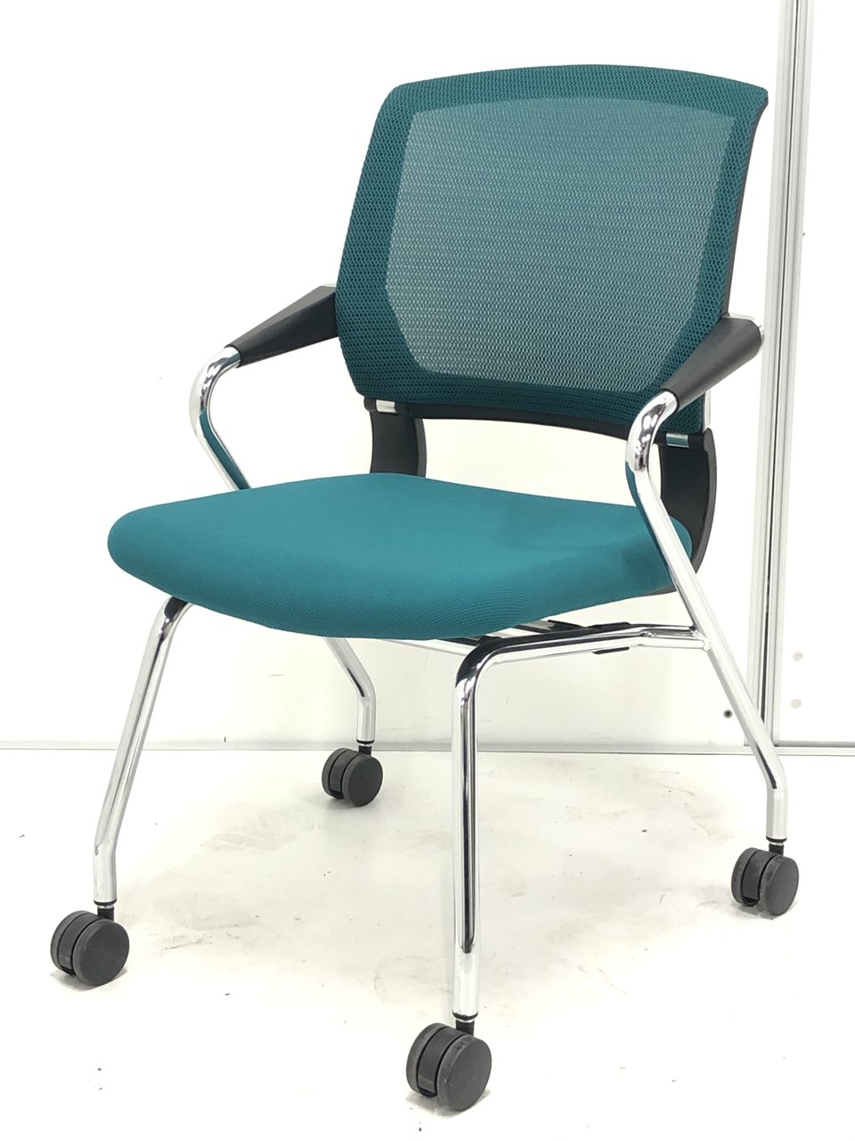 【在庫入れ替えセール品！】【美品】使用感の少ない高品質国産ミーティングチェア！メッシュタイプなので通気性抜群！【J】

                        サテリテ（キャスタータイプ） 
                                    中古
            